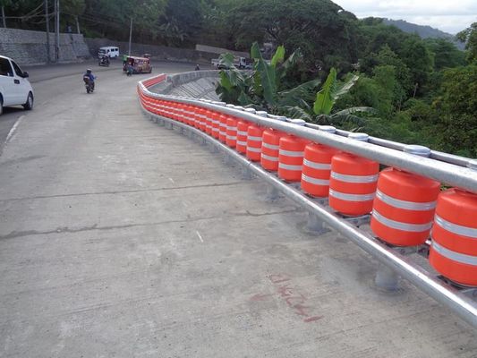 주문 Hot Dipped Galvanized Guardrail Rolling Barrier International Level 4 Certified for Road Protection and Traffic Control online manufacture