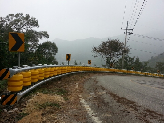 주문 High Corrosion Resistance Highway Guardrail Roll Forming Machine for Highways Construction Sites online manufacture