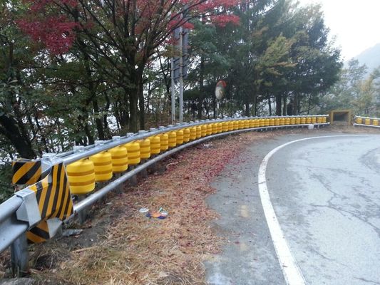 주문 3pcs Beam Rolling Barrier with Guardrail Zinc Coating 85um600g per square meter Heavy Duty Traffic Safety Barrier System online manufacture