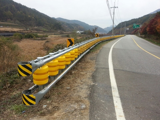 주문 Corrosion Resistance High Highway Roller Barrier for Mountain Roads Roller Size Diameter 245/350 Mm online manufacture