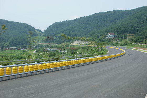 주문 맞춤형 허용 롤링 배리어 (가드레일 메쉬 크기 50x200mm)는 견고한 안전성과 현장 출입 통제를 제공하도록 설계되었습니다. online manufacture