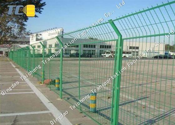 Good price 철조망 소 울타리 고장력은 휘어진 보안 철조망 펜싱을 용접했습니다 온라인으로