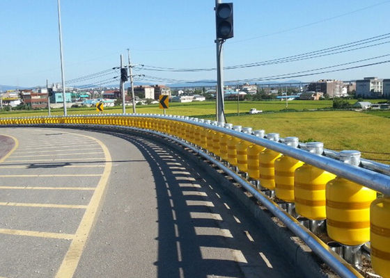 좋은 가격 strength Steel One pillar and four rails protection method Roller Crash Barrier constructed with materials to ensure long term operational safety 온라인으로