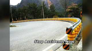 도로 안전 롤러 배리어는 차량을 보호합니다.